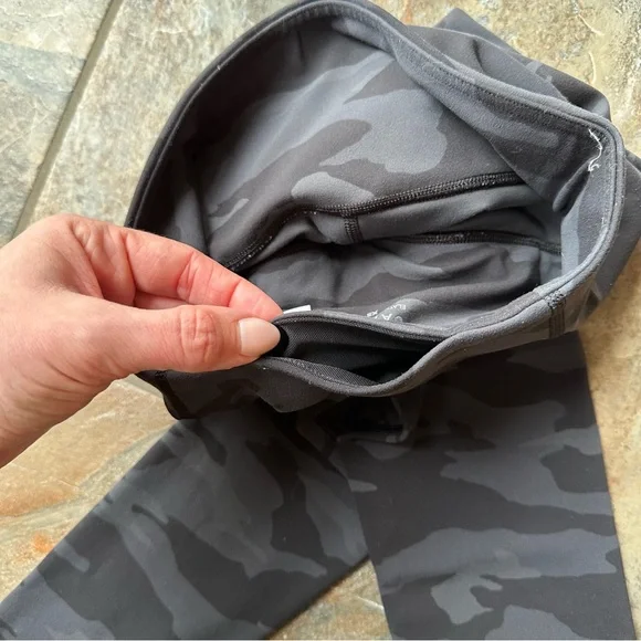 Athleta Elation Camo 7/8 Tight Women's Size XS Black and Gray - Picture 6 of 10